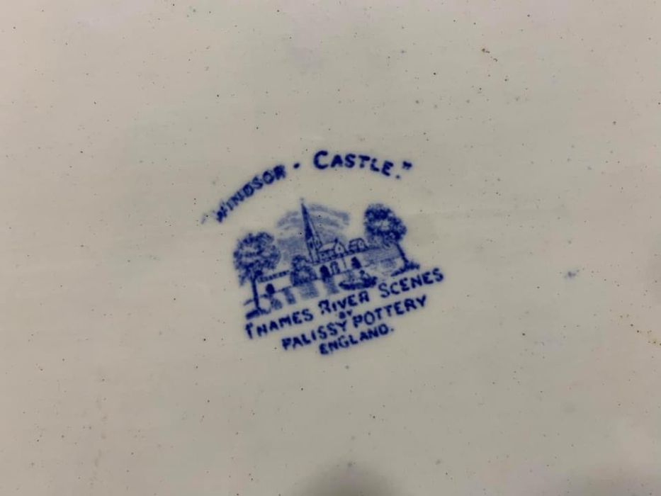 Travessa Palissy pottery. Thames River scenes, neste caso esta retrata