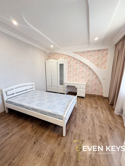 Продаж 2 поверхового будинку з гаражем і ділянкою на 10 соток, 218м²