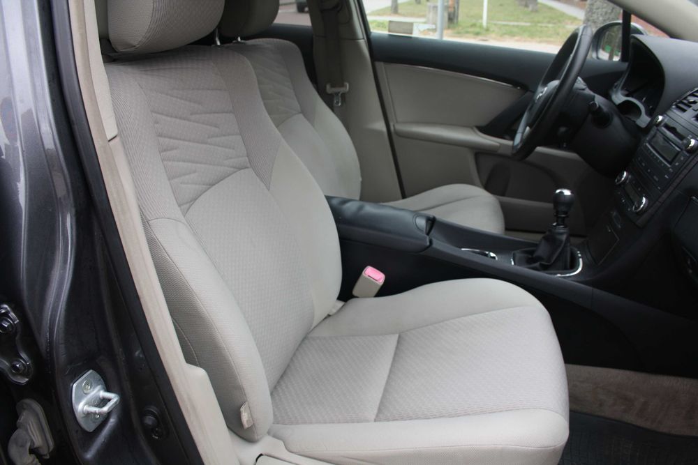 Avesis 2.0 d4d,kombi,2010r,ladny