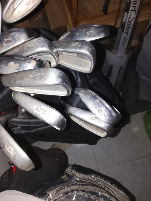 Carrinho de golfe ,mais saco de golfe mais ,14 tacos mais, 40bolas golfe