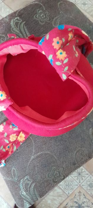 Шляпки на дівчинку