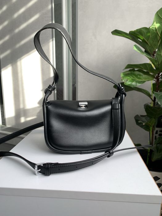 Чорна маленька сумка