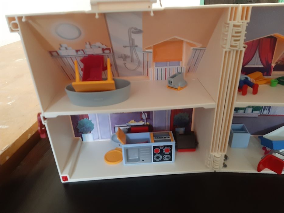 Domek zamykany w walizke Playmobil