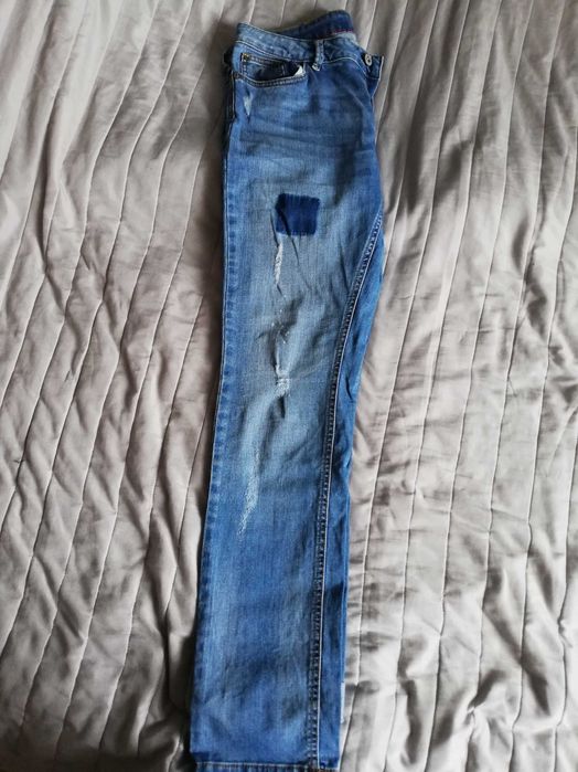 Dżinsy z przetarciami