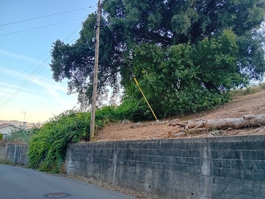 Terreno com vista panorâmica com 2 arruamentos,  nasceste e poente