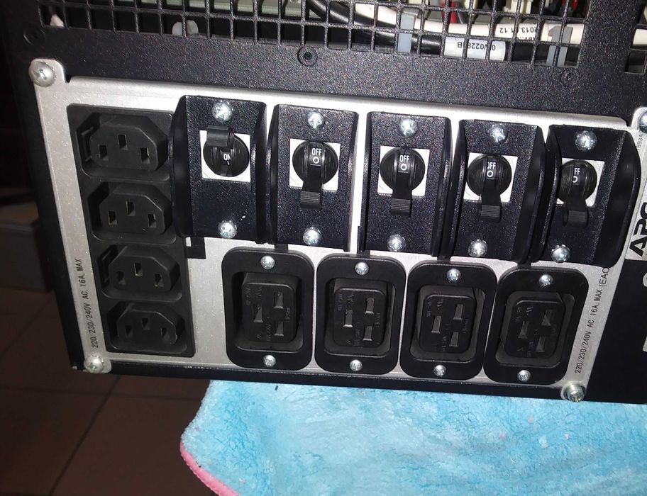 ups APC SURT8000XLI 8000VA 8kVA Idealny