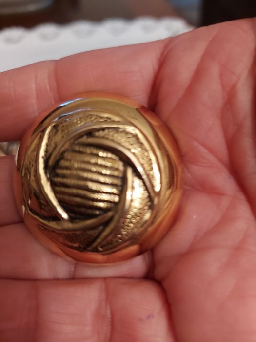 Brincos clip grandes redondos Dourados - 4cm.