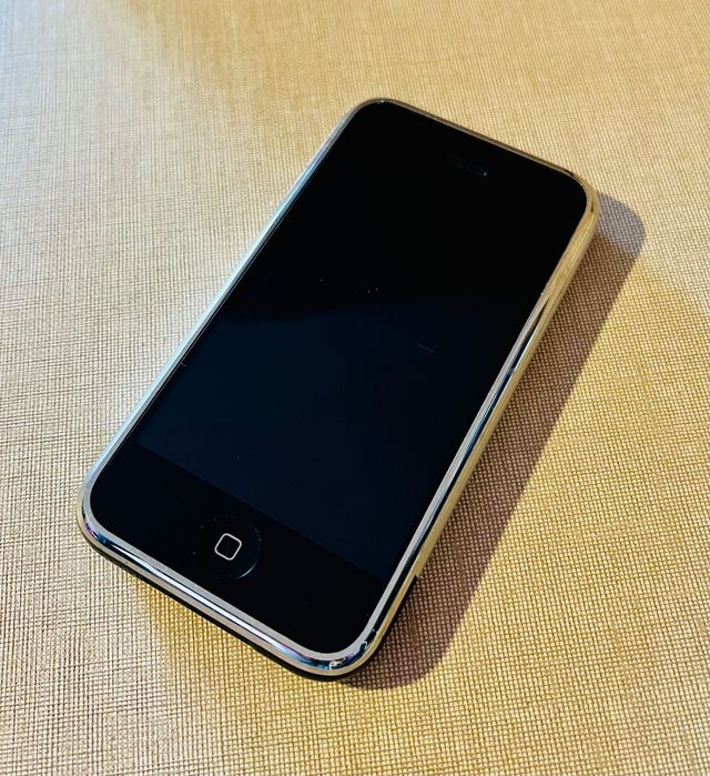 iPhone 1st Generation (2007) Original - Constant appreciation - Relic64585472392834122