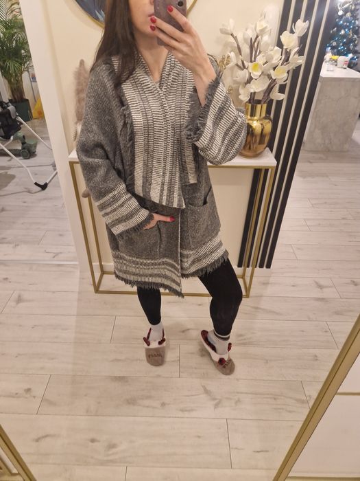 Sweterek ponczo narzutka M 38 Reseved