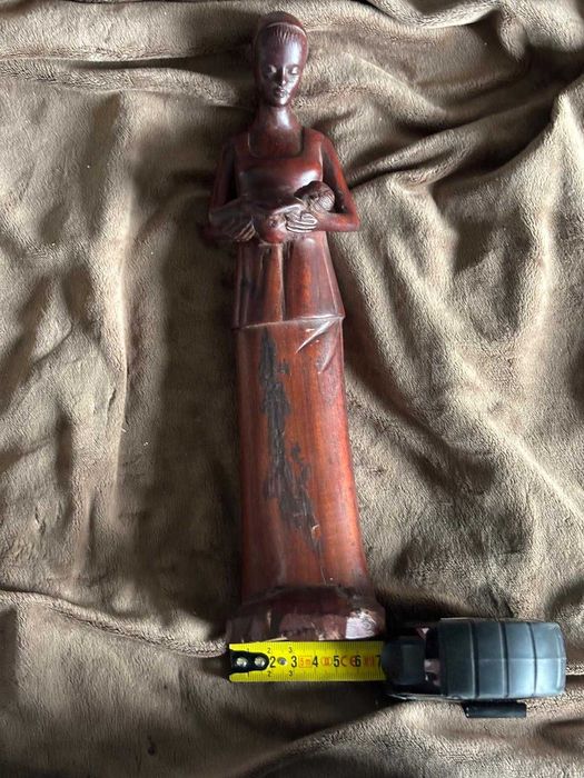 Stare drewniane figurki afrykańskie