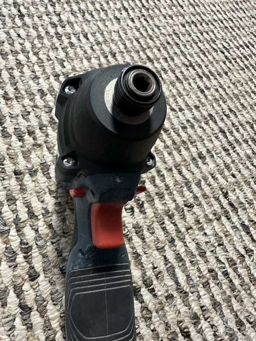 Ударний гайковерт бош