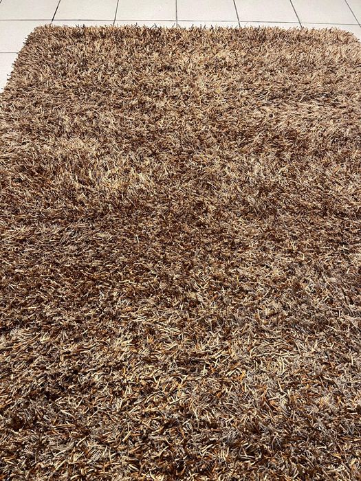 Tapete de pêlo alto - tons castanhos