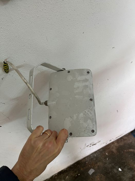 Foco LED 20W – branco frio 4000K (AC 220V)