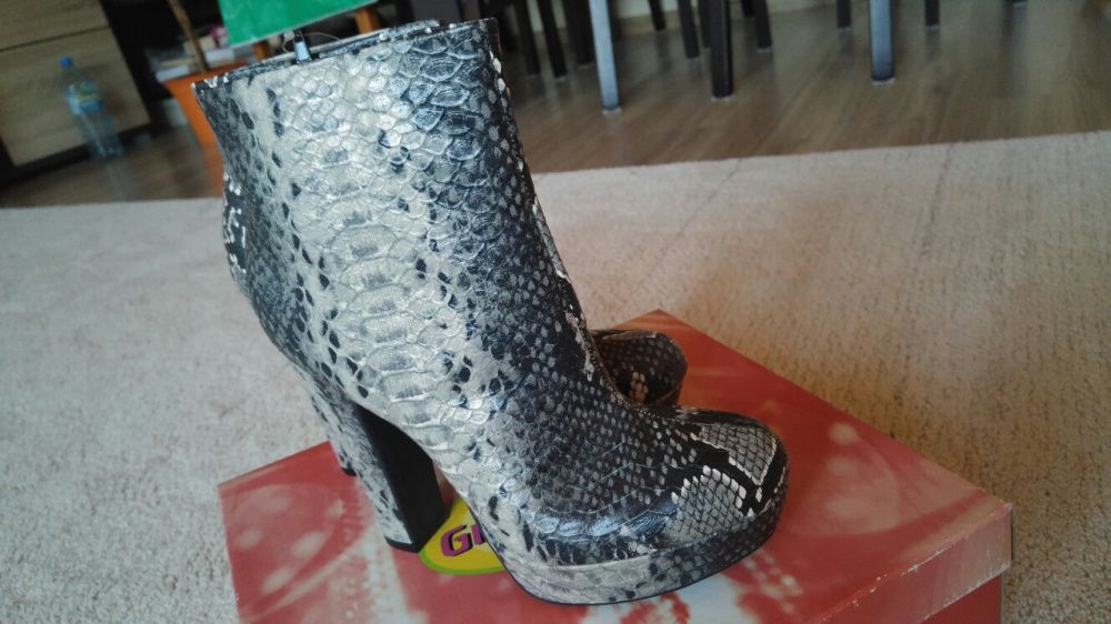 Botki buty rozmiar 38 Deichmann