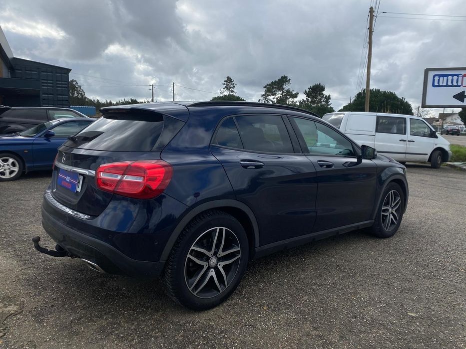 Mercedes GLA 180D (Automático)