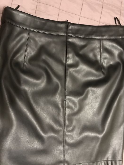 Юбки экокожа.Черная и синяя.