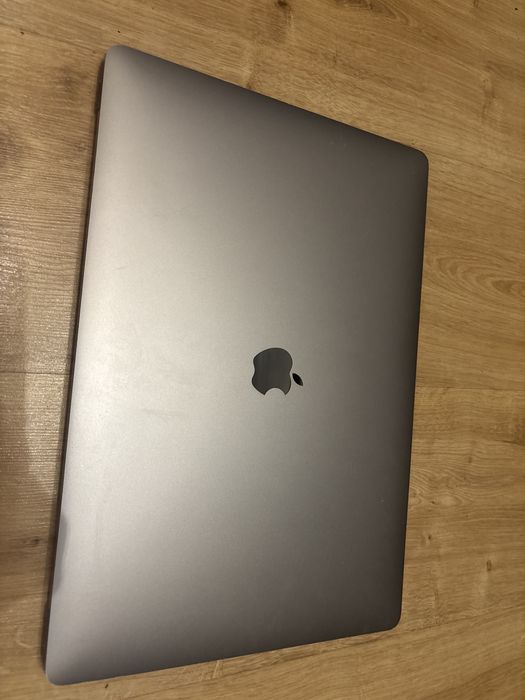 Macbook Pro 2019 ram 16gb i9 1tb SSD najnowszy macos.