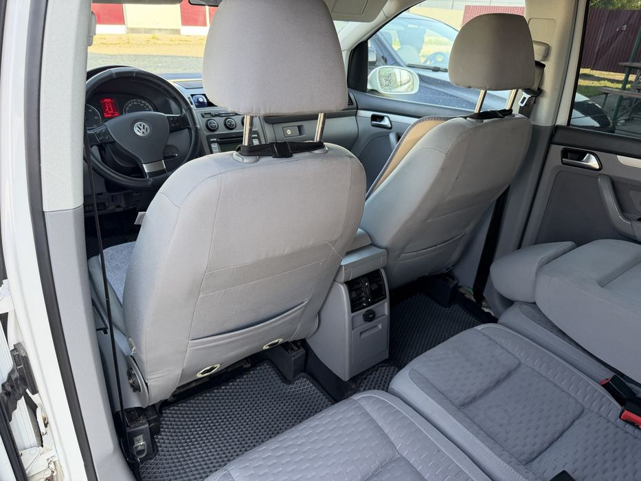 Volkswagen Touran ( Avtomat )