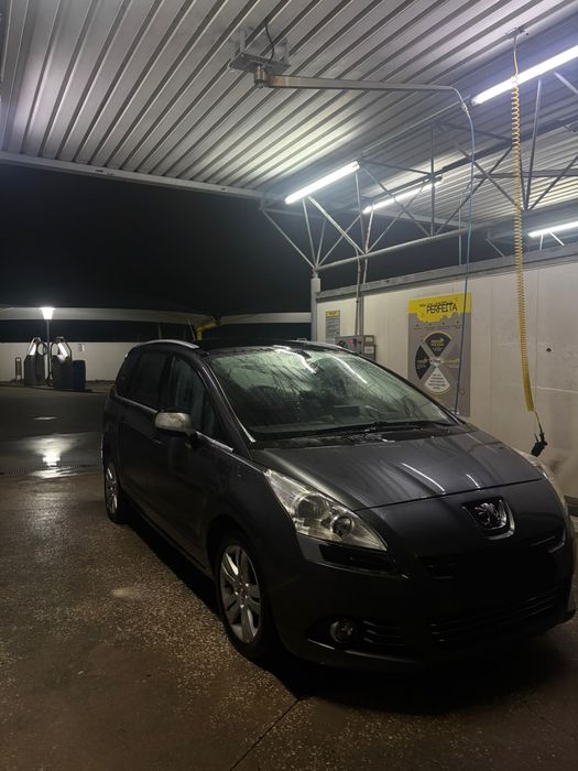 Peugeot 5008 2011
