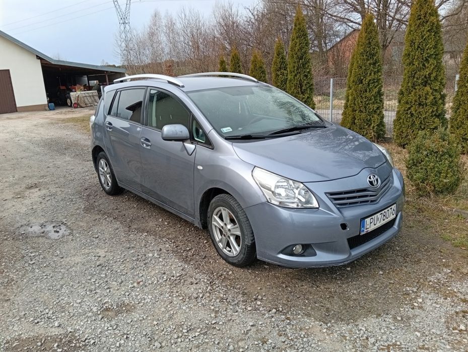 Toyota Verso 2.0 diesel 2010 rok 309 tys km ważne opłaty garażowany