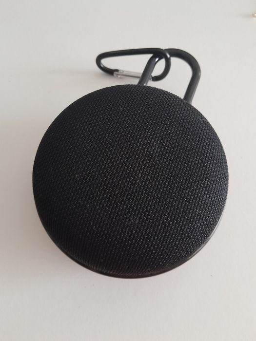 Coluna de som com cabo