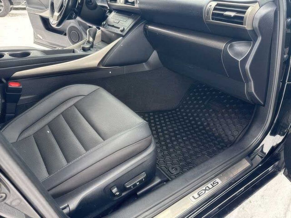 Lexus IS 300      2016