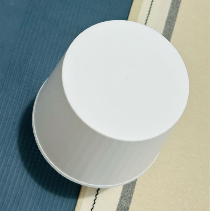 Candeeiro de mesa de cabeceira branco