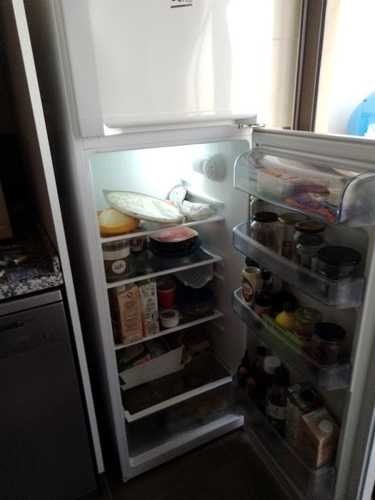 Frigorífico com congelador da marca BEKO