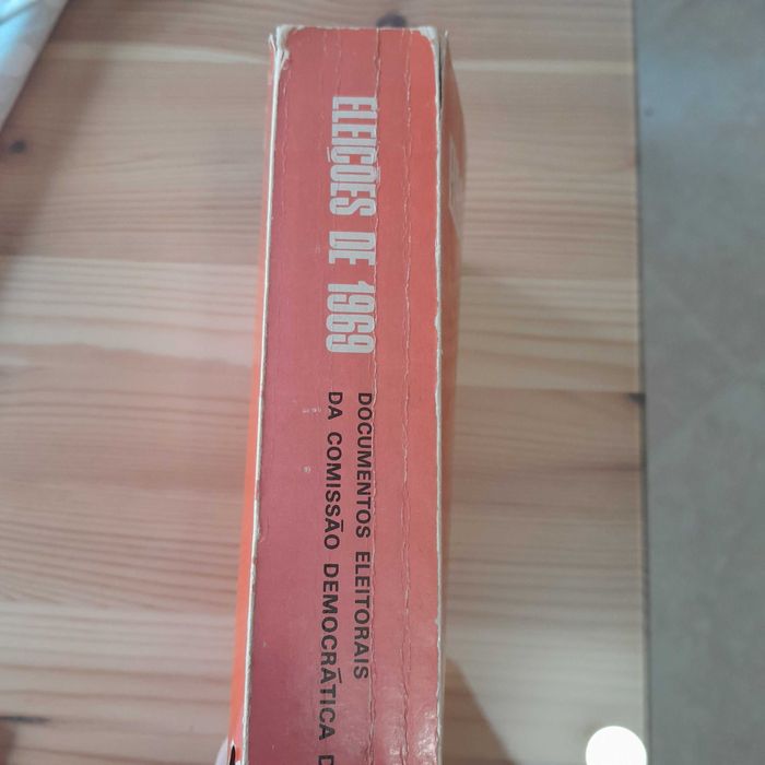 Eleições  de 1969 - selecção , prefácio e edição de Virgínia Moura