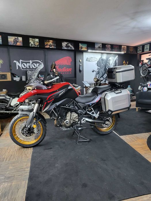 QJ MOTOR SRT 700X Campanha