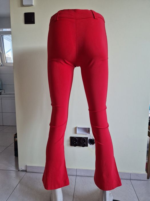 Spodnie czerwone dzwony