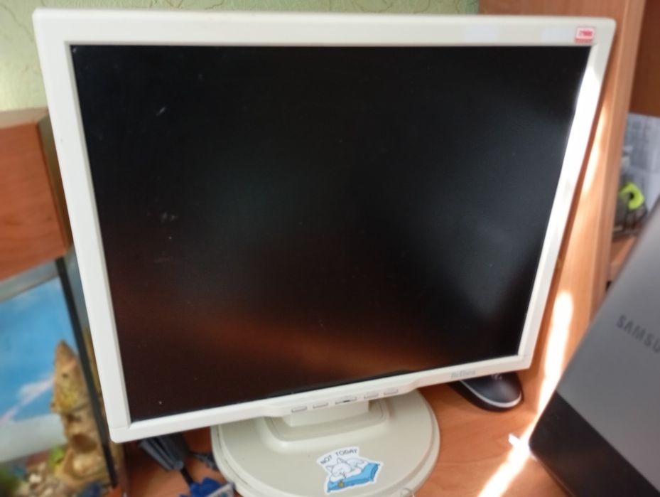 Монитор комп'ютер