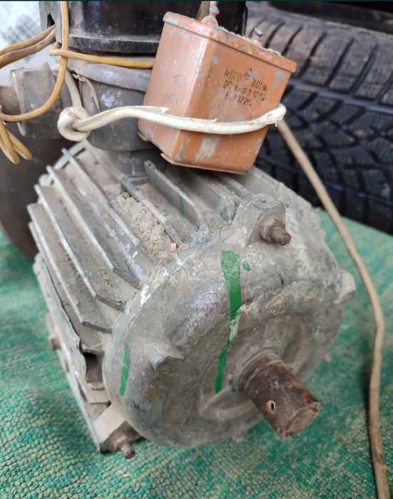 Электродвигатель с наждачным кругом 220-380  , 370 Ват , 920 оборотов