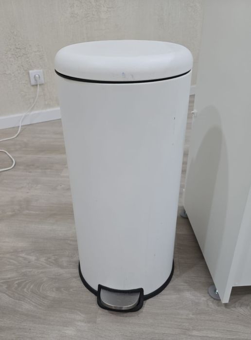 Lixeira branca grande