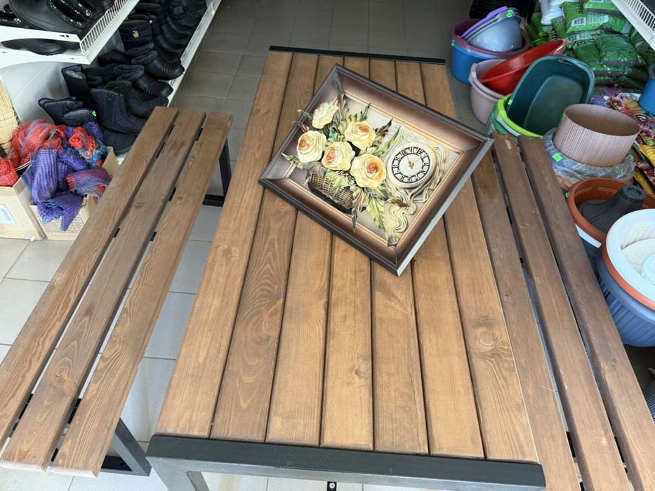 Продам уличный стол со скамейками