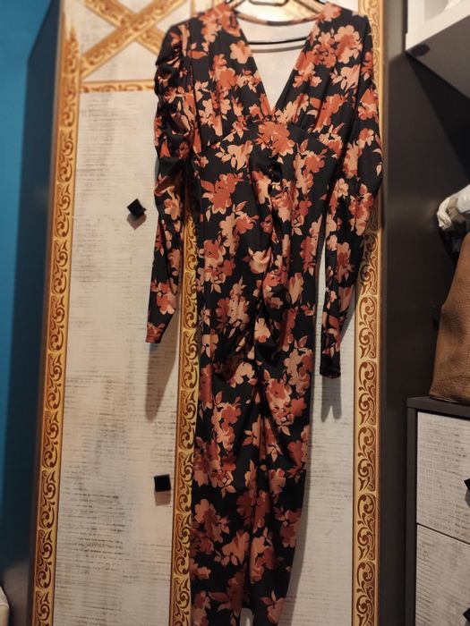 Sukienka marszczona dekolt