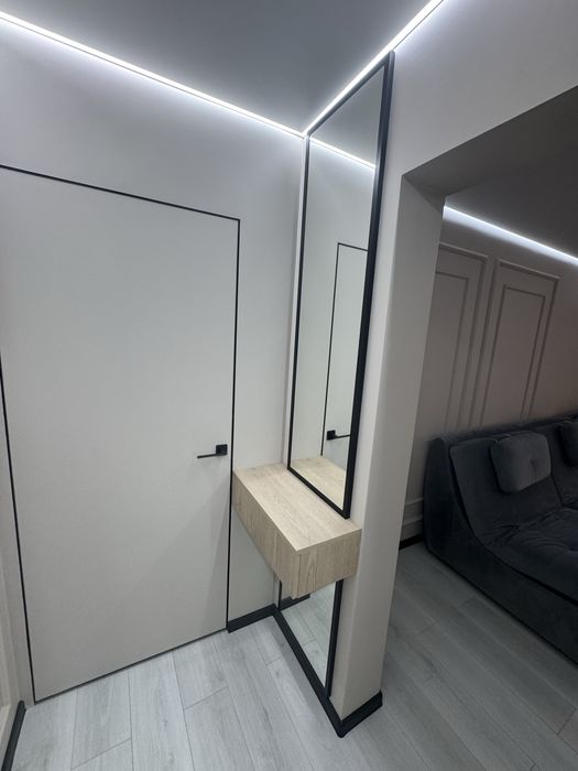 Здається 2 кімнатна в центрі міста .