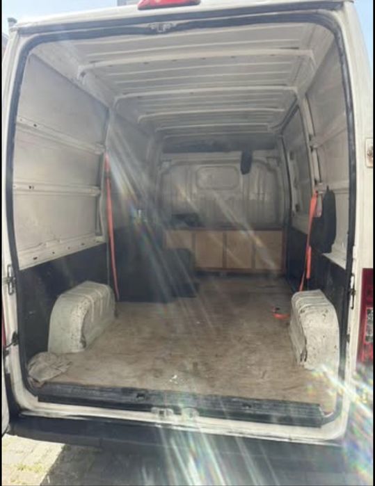 Carrinha Transportes e Mudanças Profissionais – 24/7 todo país