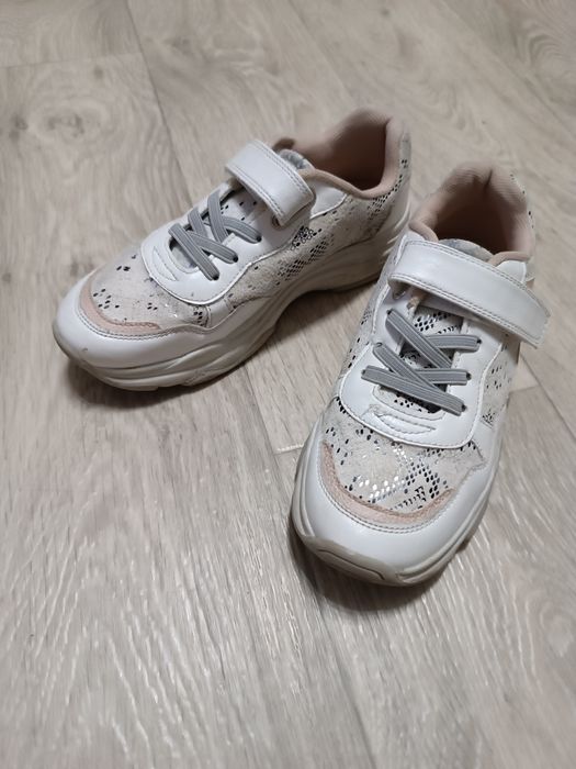 Кросівки дитячі р. 35, устілка 21.5 см