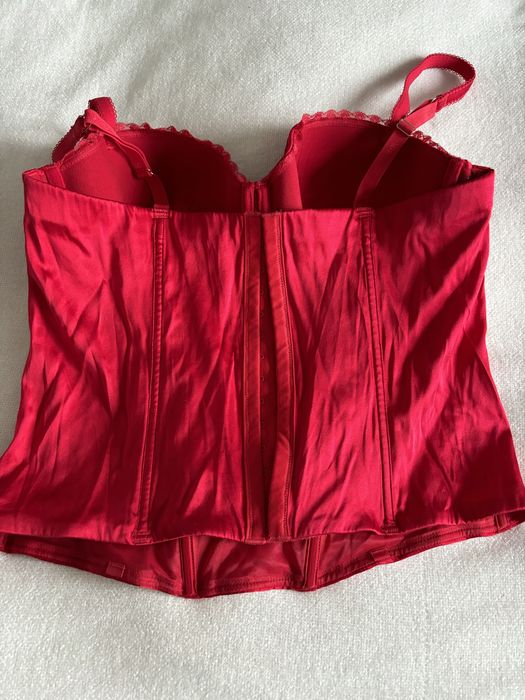 Czerwone body wyszczuplajace bielizna