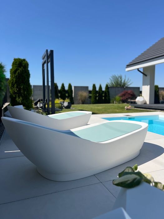 Nowoczesne leżanki leżaki szezlong ogród basen Venve design leżak