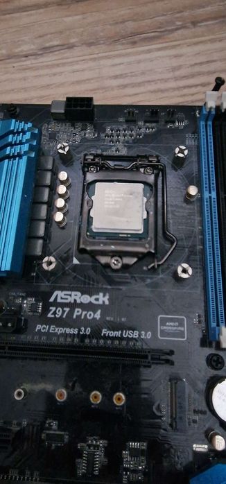 Procesor Intel i5-4460 + uszkodzona płyta+ chlodzenie stockowe intel