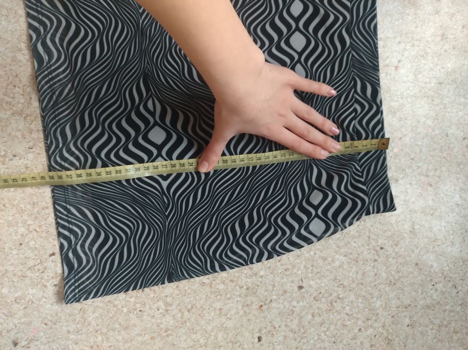 Spódniczka mini siateczka czarno biała we wzorki klasyczna basic