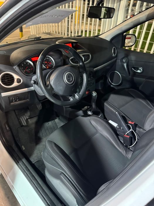 Vende-se  Clio viatura estimada