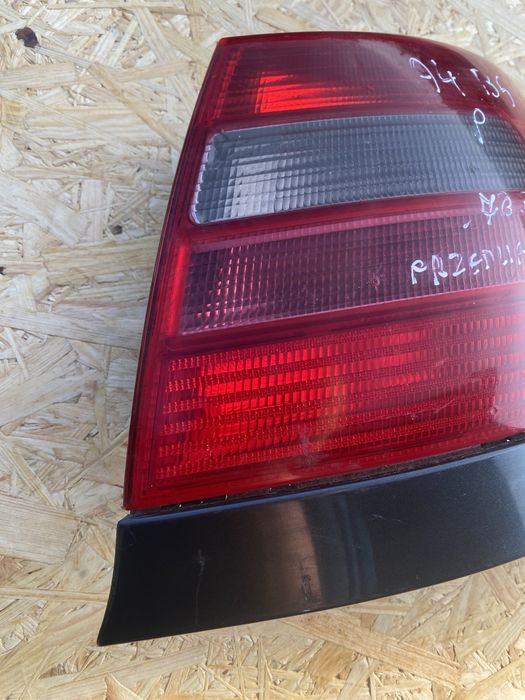 Audi A4 B5 Sedan Przed Lift Lampa Prawa Tylna Prawy Tył