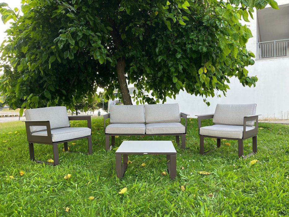 Conjunto de Jardim Naterial Odyssea – Sofá + 2 Cadeirões + Mesa de Centro