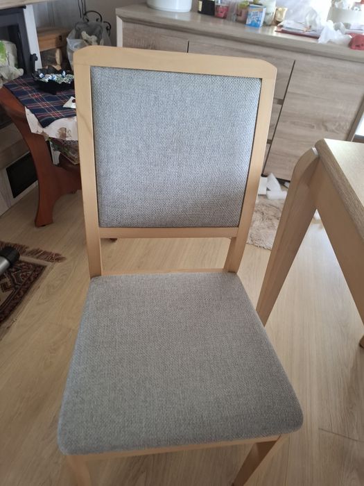 Duży pokojowy stół