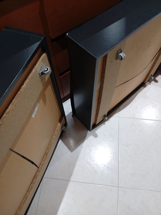 Dois gavetōes para debaixo da cama com protetor ( capa) preto do IKEA