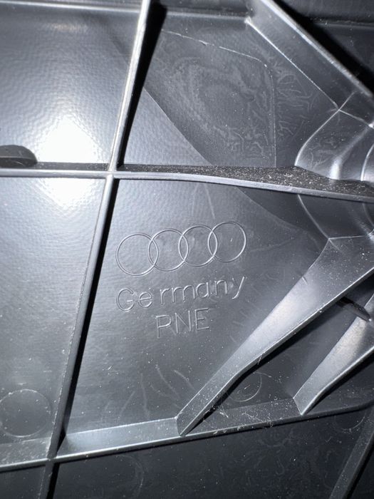 Продам дверні карти дверей Audi A4