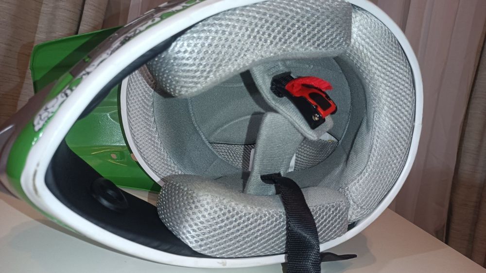 Продам дитячий шолом для ВМХ.стан нового .